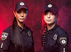 Гирі, зброя та рожевий туман: коп Мілевич із колегами попозували на камеру