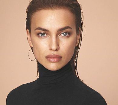 Ірина Шейк без трусів знялася з великою рибиною. ФОТО 