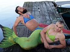 Учасники Хамерман знищує віруси стали русалками і нассяли у воду