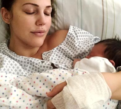 Мер'єм Узерлі вдруге стала мамою та показала новонароджену доньку