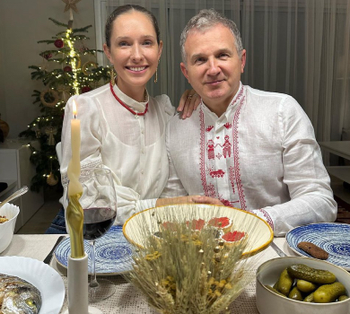 Осадча показала сімейну ідилію на Різдво з чоловіком та трьома синами. ФОТО