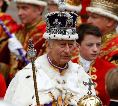 Дід, син і онук: усміхнені Вільям і Джордж попозували з королем Чарльзом для офіційного фотопортрету