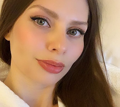 Невістка Омеляна в купальнику пораділа своїй мамській фігурі. ФОТО