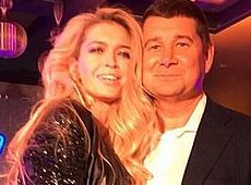 Як Брежнєва на святі Онищенка в Італії торта різала. ФОТО