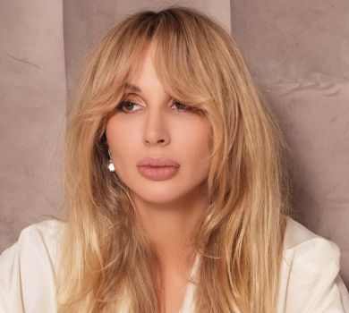 Лобода у пастельному образі показала замислену себе на ліжку. ФОТО