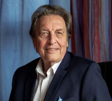 Запліднити світ Ілонами: батька Маска просять стати донором сперми для жінок високого класу