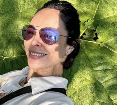 Ексдружина Кличка прилягла на листя та заселфилася з мамою і сестрою. ФОТО