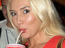 Заміжжя Розинської з бароном-дід-френдом зависло у повітрі