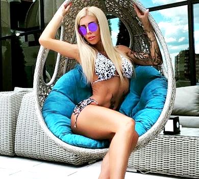 Крук попозувала в купальниках та присоромила нероб-чоловіків і ледачих статевозрілих баб