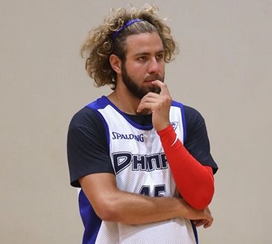 Син Коломойського повернувся до України і покидав м’яча за Дніпро