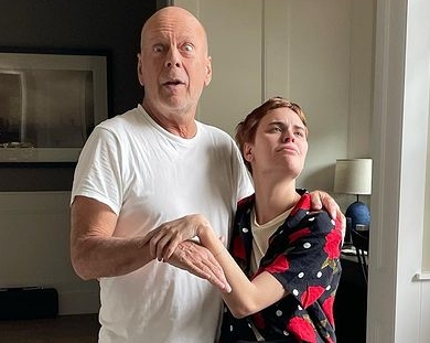 Клуб високого драматичного мистецтва: 67-річний Брюс Вілліс кумедно попозував із донькою