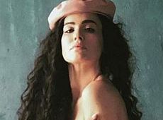 Довгокоса Астаф’єва в стрінгах і кросівках вигнулася на підвіконні. ФОТО 