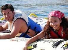 Лорак каталася на банані та їла чебуреки, самсу і манти