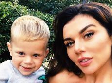 Седокова в купальнику показала пустощі в ванні з сином. ВІДЕО