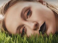 Оновлена чорногуба Бушміна повигиналася біля стіни та у вогні. ВІДЕО