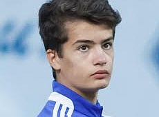 Як син Порошенка на матчі Ліги Європи м’яча подавав. ФОТО