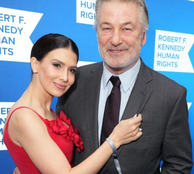 З Болдуїна зняли обвинувачення у вбивстві Гатчінс, а він подякував дружині