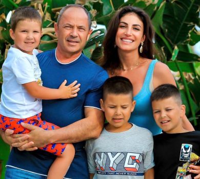 Троє синів та буйволина ферма: чим займається 37-річна дружина Тігіпка