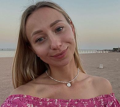 Дружина Павліка у Єгипті показалася в бабусиних трусах та без макіяжу. ФОТО