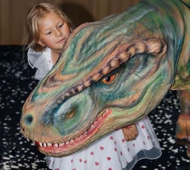 Колишня Гусєва закотила їхній доньці на 8-річчя вечірку з динозаврами. ФОТО 