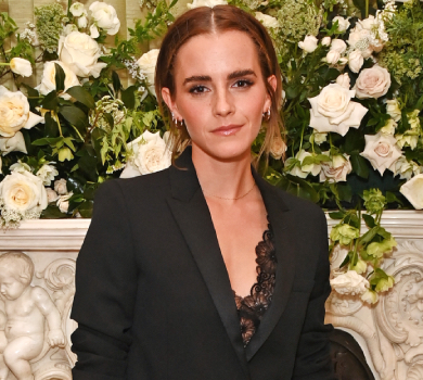 Поборола закони фізики: Емма Уотсон на ФОТО з молодшим братом епатувала чудернацькою сукнею