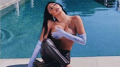 Топлес та навколішках: 23-річна дочка Мадонни з неголеними пахвами знялася в млосних позах