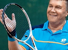 Янукович знову вийшов на тенісний корт