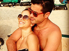 Лорак проводить зиму у купальнику та в обіймах чоловіка. ФОТО