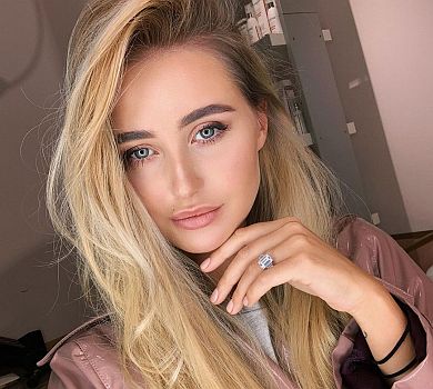 Дружину Тищенка звинуватили у пластиці обличчя через давнє фото з Зеленським