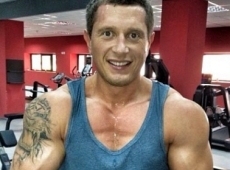 Самсоненко показує м'язи та інших жінок замість Дімопулос