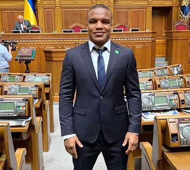 Іще один модник Ради: у зе-депутата Беленюка вгледіли гаманець Louis Vuitton