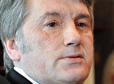 Ющенко опустив своїх дівчат у підвал