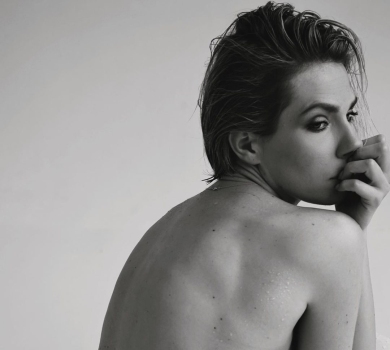 Замість позиції щодо війни: старша донька Сумської через пів року мовчання оголилася у Instagram