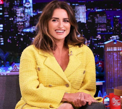 48-річна Пенелопа Крус у кокетливих трусиках попозувала топлес для глянцю. ФОТО