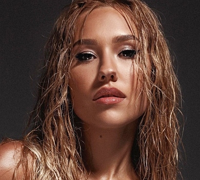 Квіткова підняла попу на тренування та показала її в трусиках. ФОТО