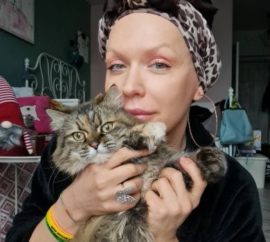 Монро вивезла з Києва 6 котів та дала цінні поради щодо евакуації  