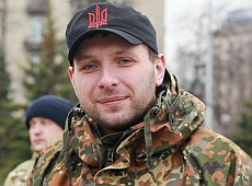 Парасюк сам приклеїв тризуба на авто і пообіцяв сам написати диплома 