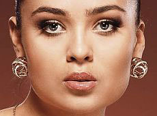 Масалаб спала з макіяжем, їла кобру і складала речі в коробочки