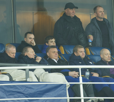 Льовочкін, Гордон та Кучма стрілися у VIP-ложі на матчі Динамо-Барселона 