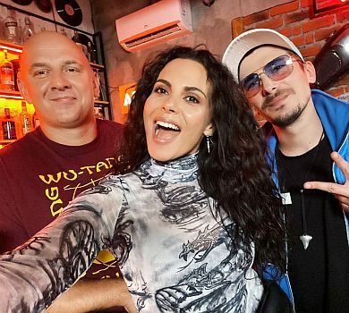 Потап і Позитив на Atlas Weekend епатували публіку поцілунком у губи. ВІДЕО