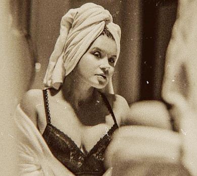У ванні та в ліжку: дружина Монатіка показала відверті моменти в незвичайній фотосесії