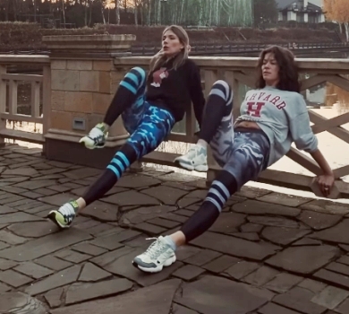 Дочка Сумської показала вуличне тренування у яскравих лосинах. ВІДЕО