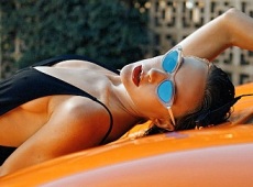 LAYAH в Лос-Анджелесі вклали на землю копи. ВІДЕО