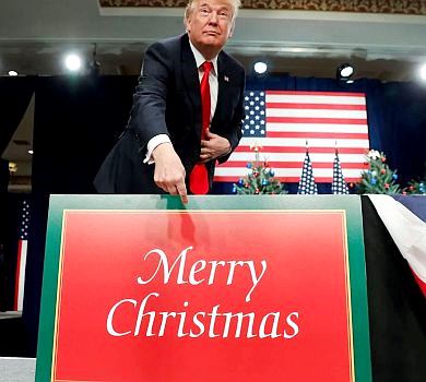 Трампи, Байдени та перші собаки США привітали з Різдвом. ВІДЕО