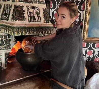 Віталіна Ющенко коло печі похвалилася магією в баняку. ФОТО 