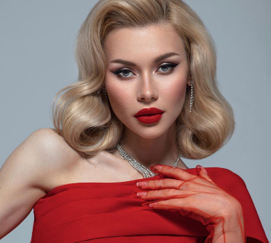 Міс Апанасенко у Нью-Йорку покружляла на даху з українським прапором. ВІДЕО