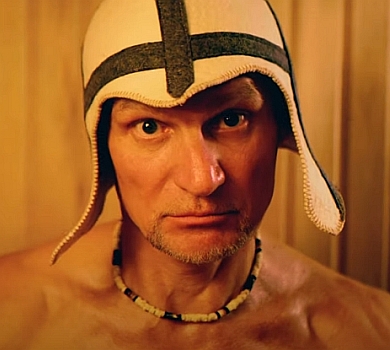 Скрипка з колегами у новому кліпі голяка забігли в ополонку. ВІДЕО