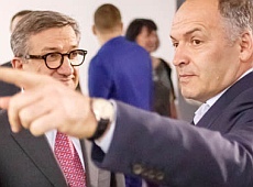 Подвійний вернісаж у Пінчука: веселий Тарута, світські дівчата і дружина Льовочкіна 