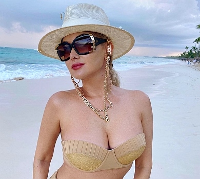 Золото і тропічний вайб: Бужинська в Домінікані влаштувала парад пляжних луків