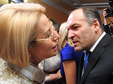 Гордість країни: Єфросиніна плакала, а Заворотнюк стояла на колінах